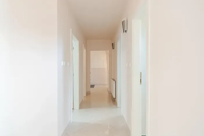 Pronájem rodinného domu, Benátky, 241 m2