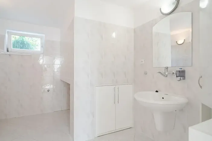 Pronájem rodinného domu, Benátky, 241 m2