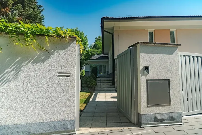 Pronájem rodinného domu, Benátky, 241 m2