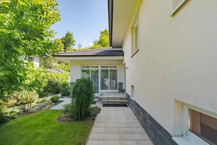 Pronájem rodinného domu, Benátky, 241 m2