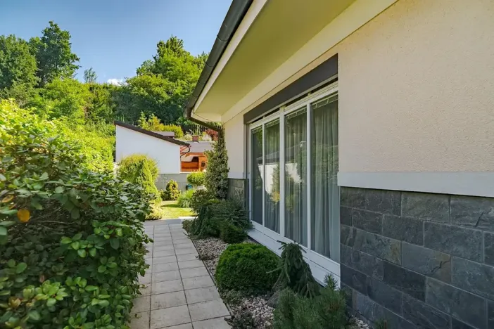 Pronájem rodinného domu, Benátky, 241 m2