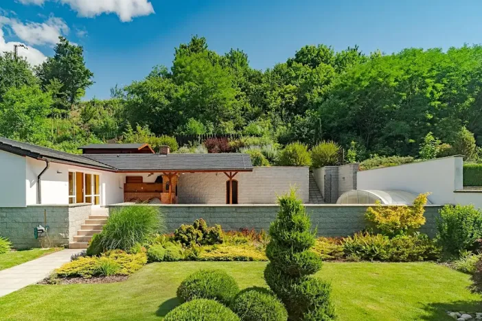 Pronájem rodinného domu, Benátky, 241 m2