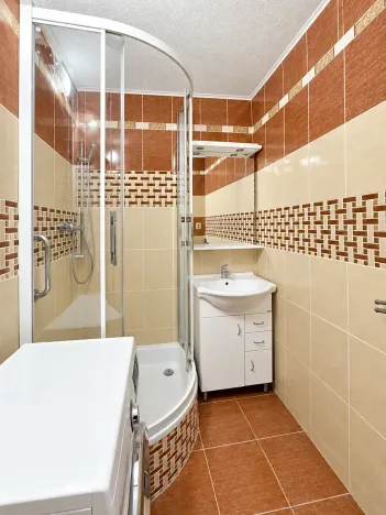 Pronájem bytu 3+1, Karlovy Vary, Brigádníků, 67 m2