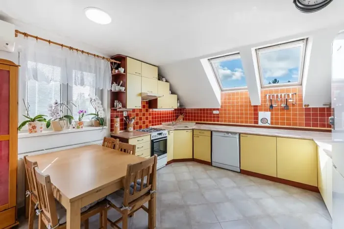 Prodej rodinného domu, Mukařov, Pod hrází, 180 m2