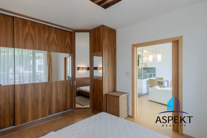 Pronájem bytu 2+kk, Praha - Libeň, Nad Okrouhlíkem, 65 m2