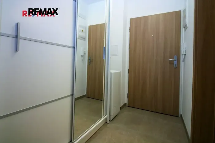 Pronájem bytu 1+kk, Praha - Suchdol, Sídlištní, 38 m2