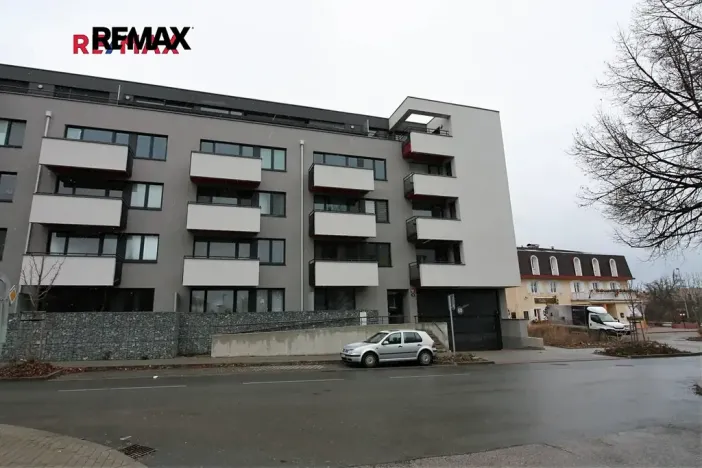 Pronájem bytu 1+kk, Praha - Suchdol, Sídlištní, 38 m2
