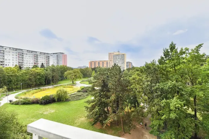 Pronájem bytu 2+kk, Praha - Kobylisy, Famfulíkova, 44 m2