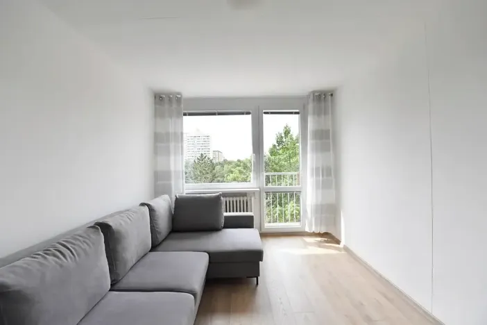 Pronájem bytu 2+kk, Praha - Kobylisy, Famfulíkova, 44 m2