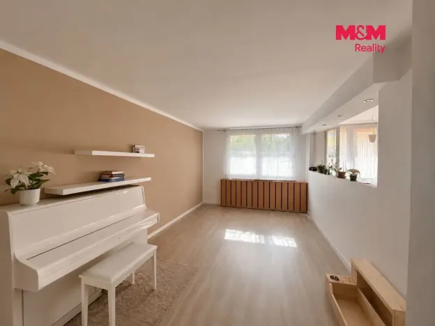 Prodej bytu 3+1, Lubenec, Pražská, 67 m2