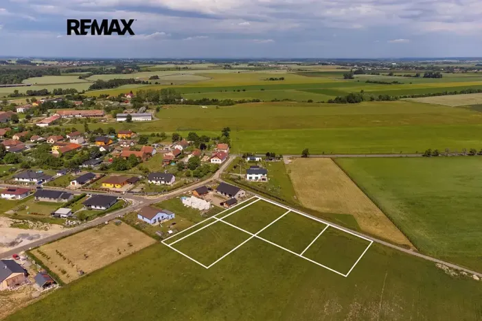 Prodej pozemku pro bydlení, Uhersko, 4264 m2