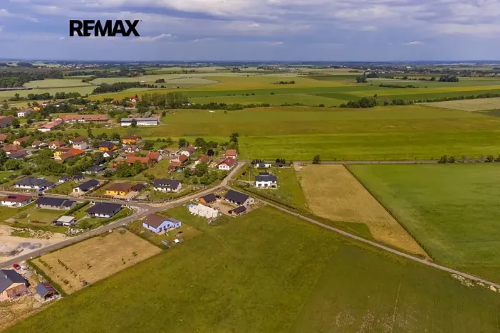 Prodej pozemku pro bydlení, Uhersko, 4264 m2