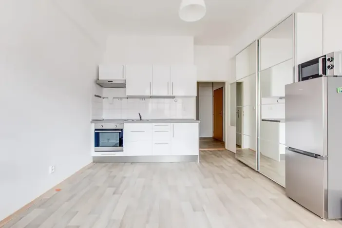 Pronájem bytu 1+kk, Praha, Sokolovská, 28 m2
