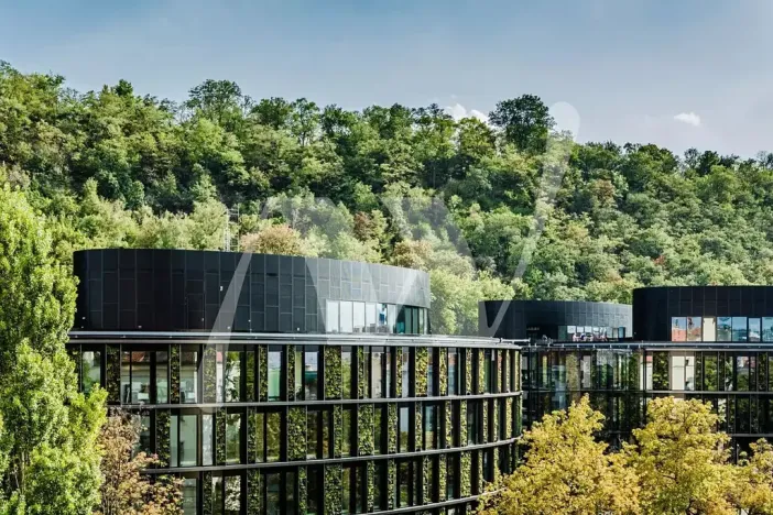 Pronájem kanceláře, Praha - Karlín, Pernerova, 374 m2