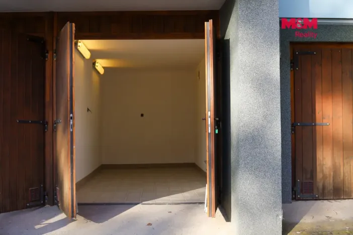 Pronájem garáže, Plzeň - Severní Předměstí, Sokolovská, 18 m2