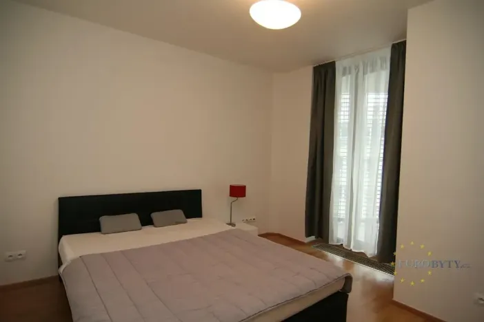 Pronájem bytu 2+kk, Praha - Žižkov, Pitterova, 70 m2