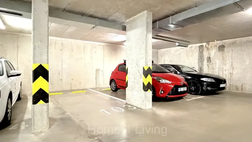 Prodej garážového stání, Brno, Mojmírovo náměstí, 15 m2