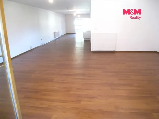 Prodej obchodního prostoru, Frenštát pod Radhoštěm, nám. Míru, 900 m2