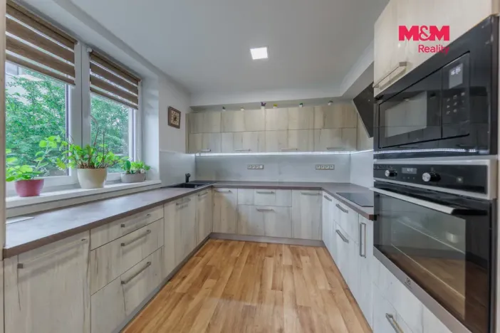 Prodej rodinného domu, Karlovy Vary - Dvory, V Lučinách, 330 m2