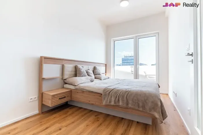 Pronájem bytu 2+kk, Brno, Komárovská, 54 m2