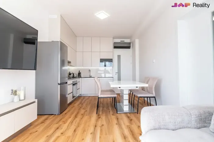 Pronájem bytu 2+kk, Brno, Komárovská, 54 m2