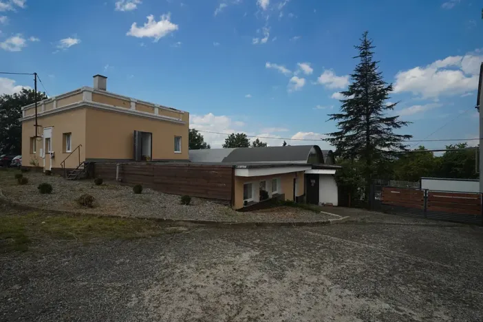 Prodej zemědělského objektu, Bžany, 1700 m2