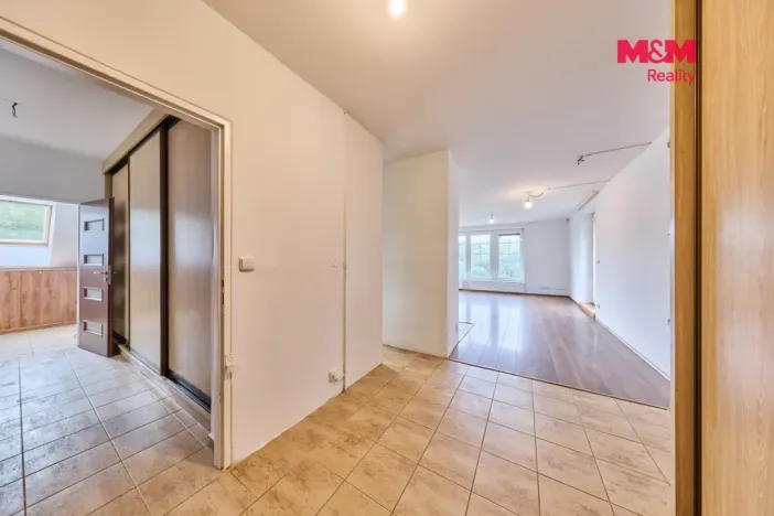 Prodej rodinného domu, Bernartice, 226 m2