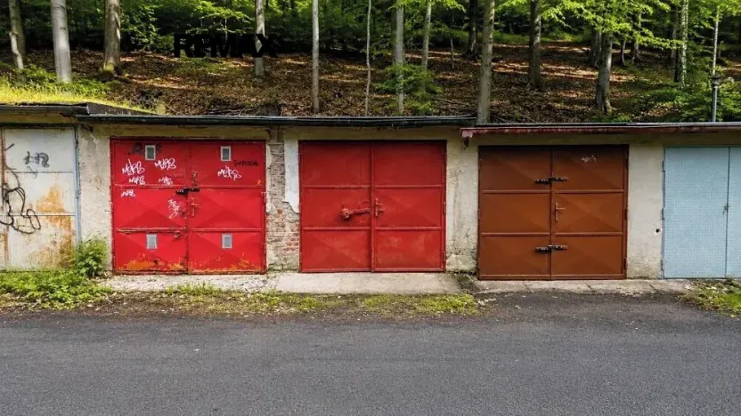 Pronájem garáže, Karlovy Vary, Hřbitovní, 18 m2