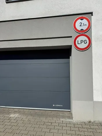 Pronájem garážového stání, Brno, Václavkova, 16 m2