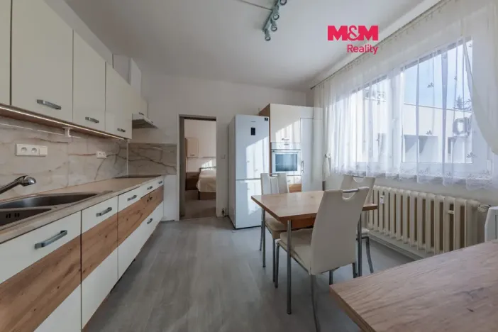 Prodej bytu 3+1, Karlovy Vary, Šumavská, 64 m2