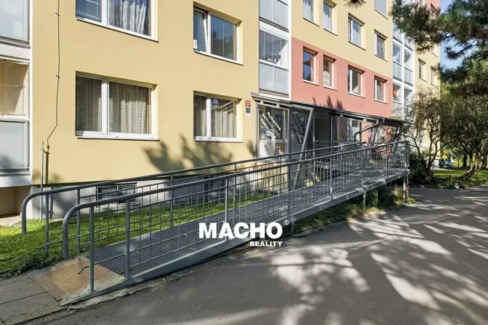 Pronájem bytu 3+kk, Praha - Modřany, Poljanovova, 65 m2