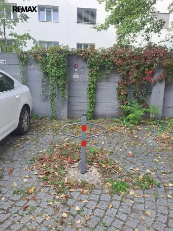 Pronájem garážového stání, Praha - Střešovice, Parléřova, 14 m2