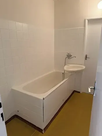 Prodej bytu 3+1, Praha - Kobylisy, Famfulíkova, 70 m2