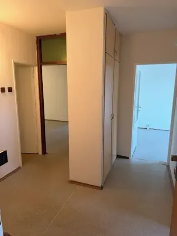 Prodej bytu 3+1, Praha - Kobylisy, Famfulíkova, 70 m2