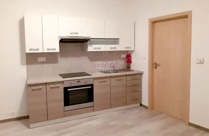 Pronájem bytu 1+kk, Otrokovice, nám. 3. května, 24 m2