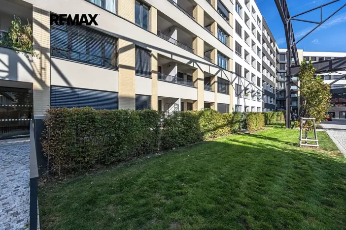Pronájem bytu 2+kk, Praha - Holešovice, Jankovcova, 60 m2