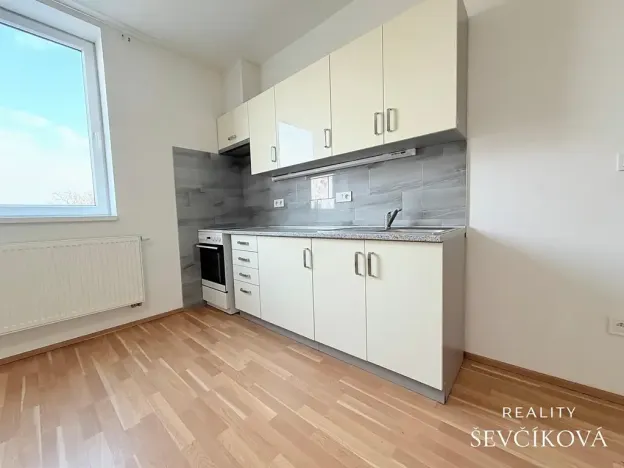 Pronájem bytu 2+kk, Holice, náměstí T. G. Masaryka, 52 m2