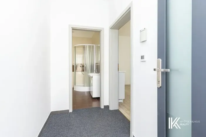 Pronájem obchodního prostoru, Pardubice, Chrudimská, 131 m2