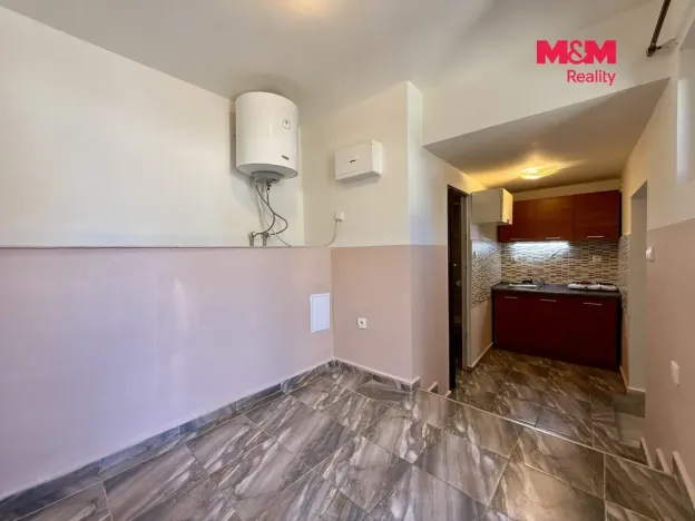 Pronájem komerční nemovitosti, Kladno - Kročehlavy, Kozinova, 22 m2