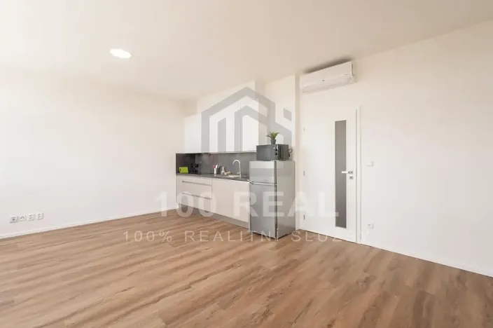 Pronájem bytu 1+kk, Pardubice, třída Míru, 37 m2