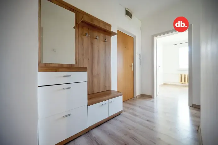 Pronájem bytu 2+1, Karlovy Vary, Krymská, 52 m2