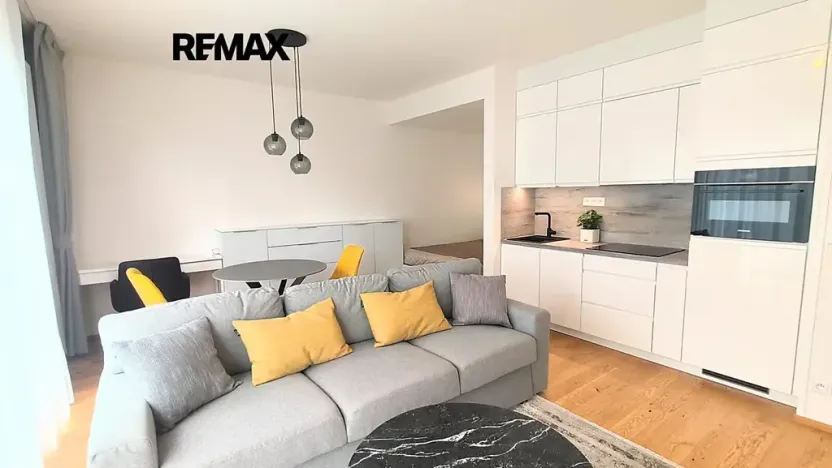 Pronájem bytu 1+kk, Praha - Smíchov, Podbělohorská, 39 m2