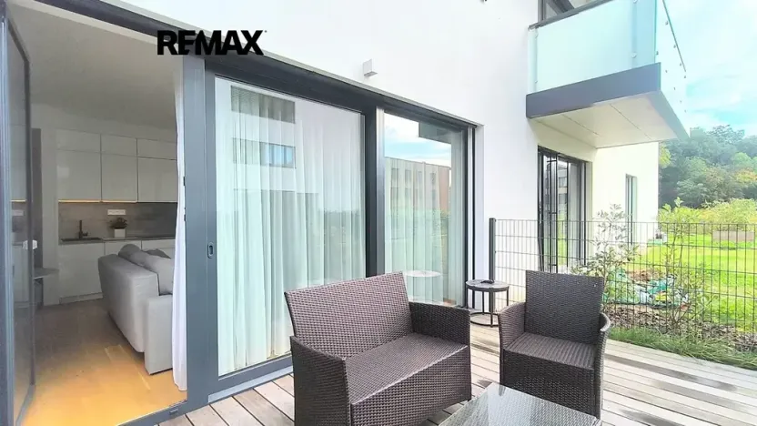 Pronájem bytu 1+kk, Praha - Smíchov, Podbělohorská, 39 m2