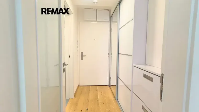 Pronájem bytu 1+kk, Praha - Smíchov, Podbělohorská, 39 m2