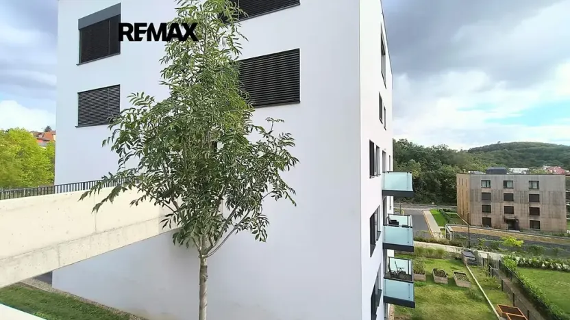 Pronájem bytu 1+kk, Praha - Smíchov, Podbělohorská, 39 m2
