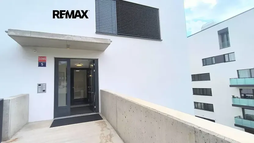 Pronájem bytu 1+kk, Praha - Smíchov, Podbělohorská, 39 m2