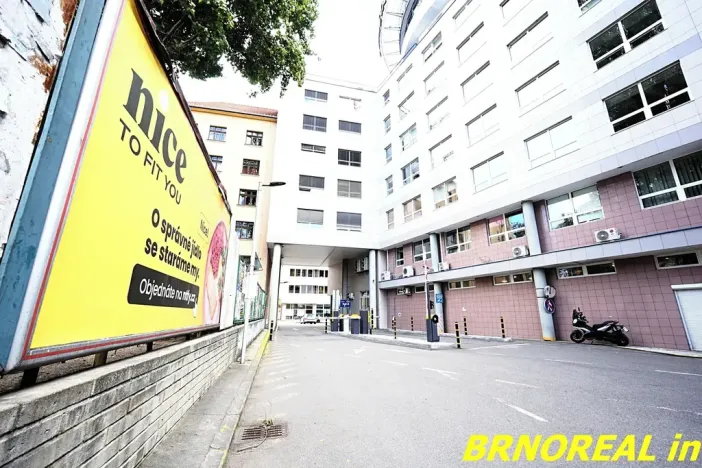 Pronájem garážového stání, Brno, Příkop, 12 m2