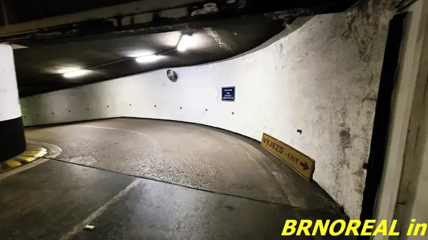Pronájem garážového stání, Brno, Příkop, 12 m2