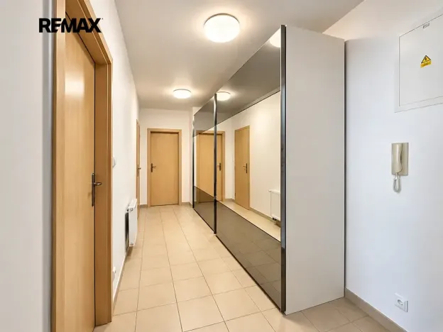Pronájem bytu 2+kk, Praha - Vysočany, Na Harfě, 81 m2