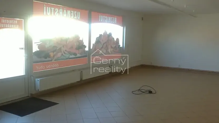 Pronájem obchodního prostoru, Pardubice, Habřinská, 92 m2